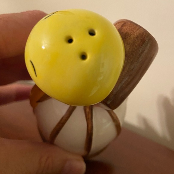 Vintage Gibson Warner Bros 1998 Tweety Bird on Cage Salt or Pepper Shaker - Picture 4 of 7